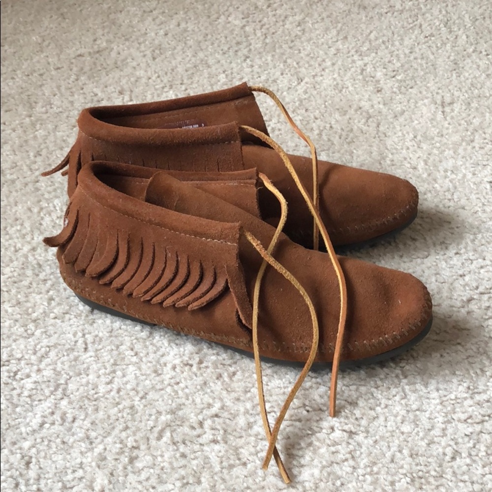 Minnetonka Moccasins with Soles- Size 9.5